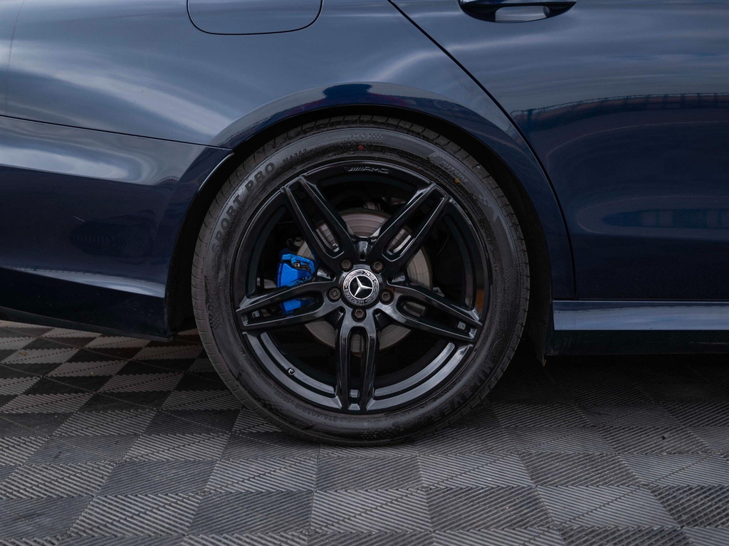 Mercedes-Benz E Class E 220 D Black #43