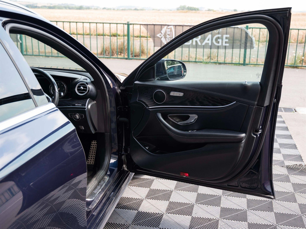 Mercedes-Benz E Class E 220 D Black #7