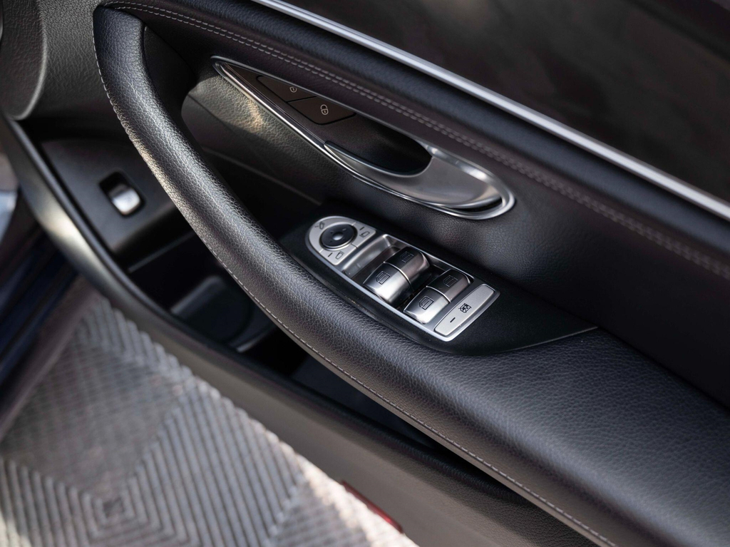 Mercedes-Benz E Class E 220 D Black #10