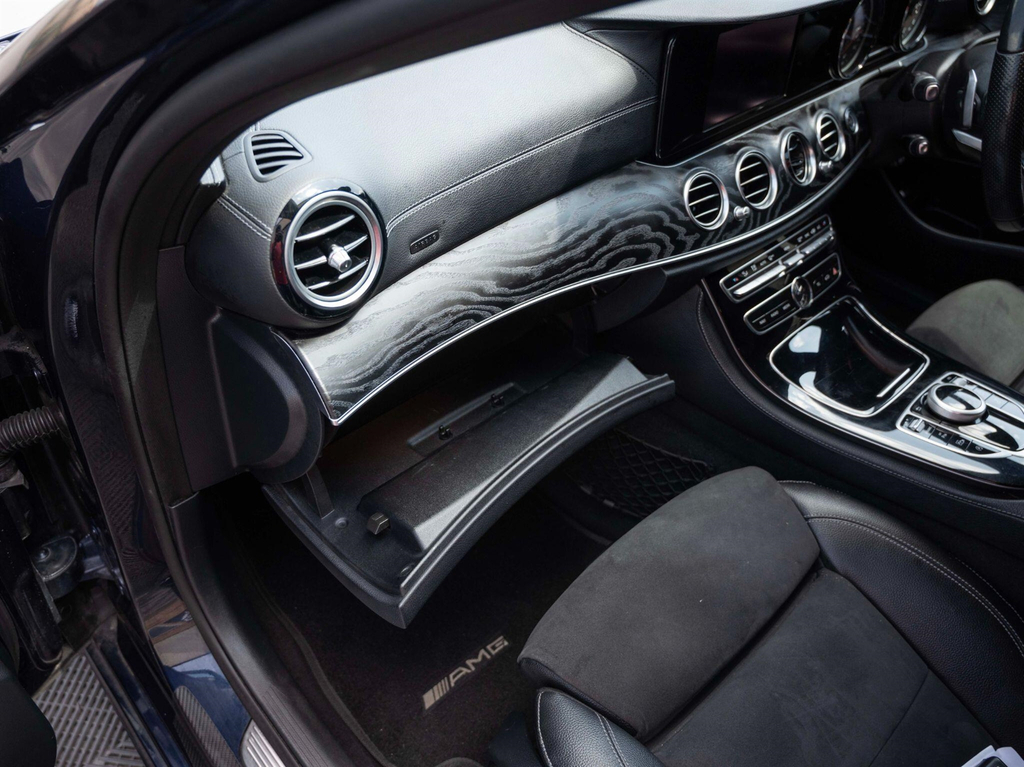 Mercedes-Benz E Class E 220 D Black #28
