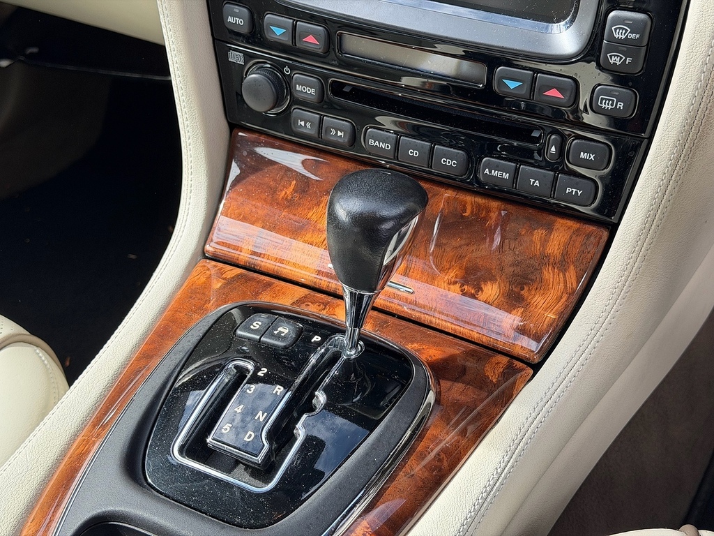 Jaguar XJ Blue #8