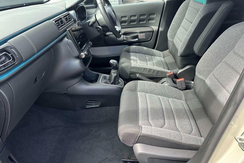 Citroen C3 1.2 Puretech Shine Plus Euro 6 Ss FY23KXJ Beige #2
