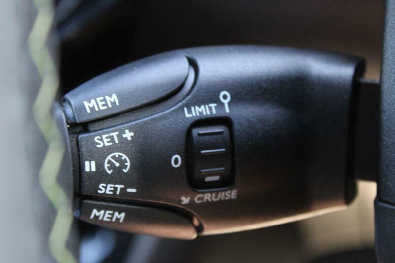 Peugeot e-208 Hatchback Black #12