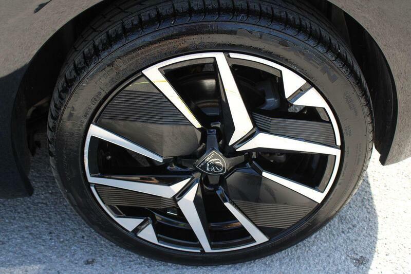 Peugeot e-208 Hatchback Black #25