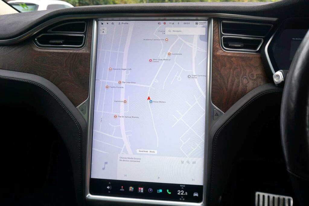 Tesla Model X Model X 75D White #8