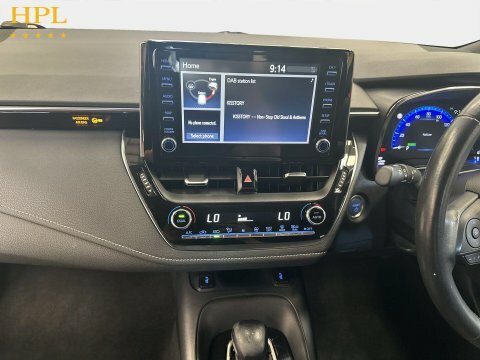 Toyota Corolla Hatchback White #18