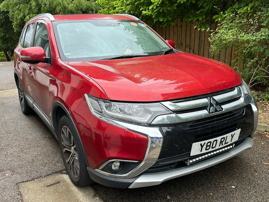 Mitsubishi Outlander 2.2 Di-d 4 Red