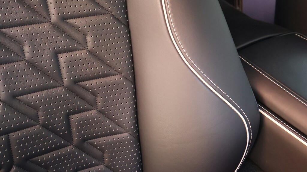 Aston Martin Vanquish 5.2L V12 Coupe Black #27