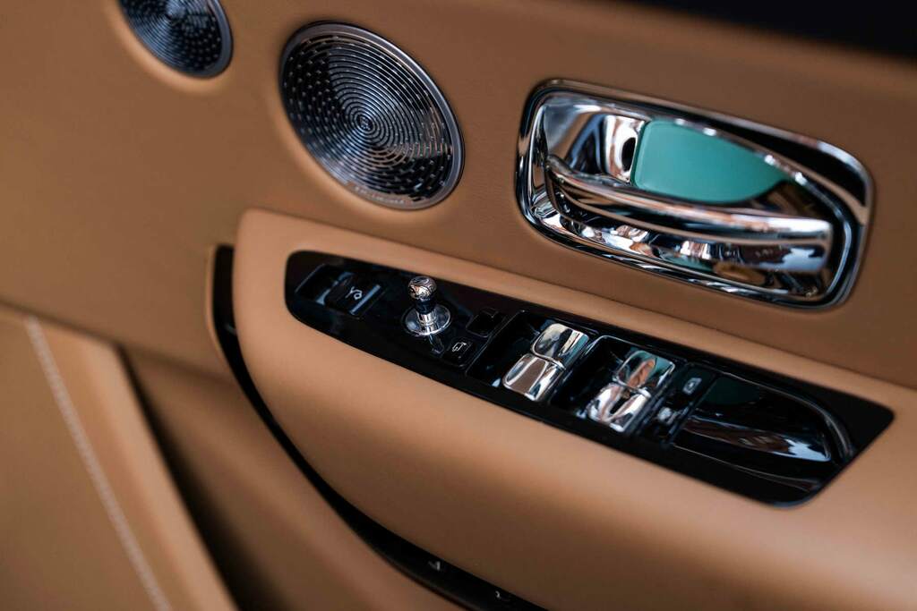 Rolls-Royce Cullinan 5dr Auto Grey #69