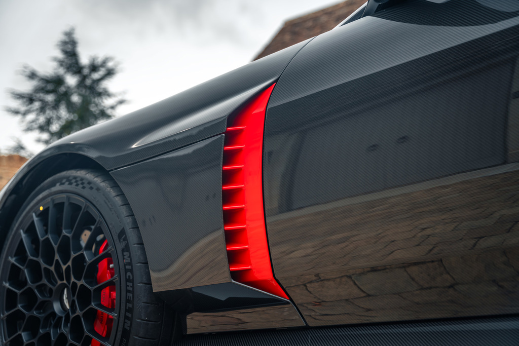 Aston Martin Volante Black #10