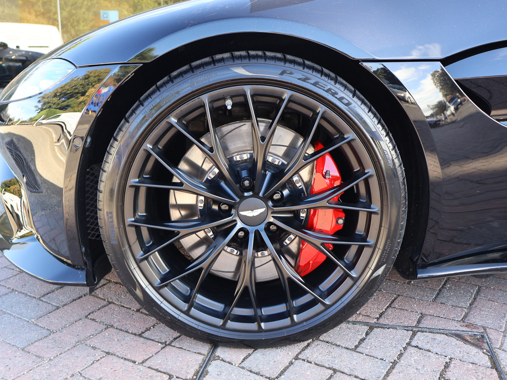 Aston Martin Vantage Vantage V8 Roadster Black #4