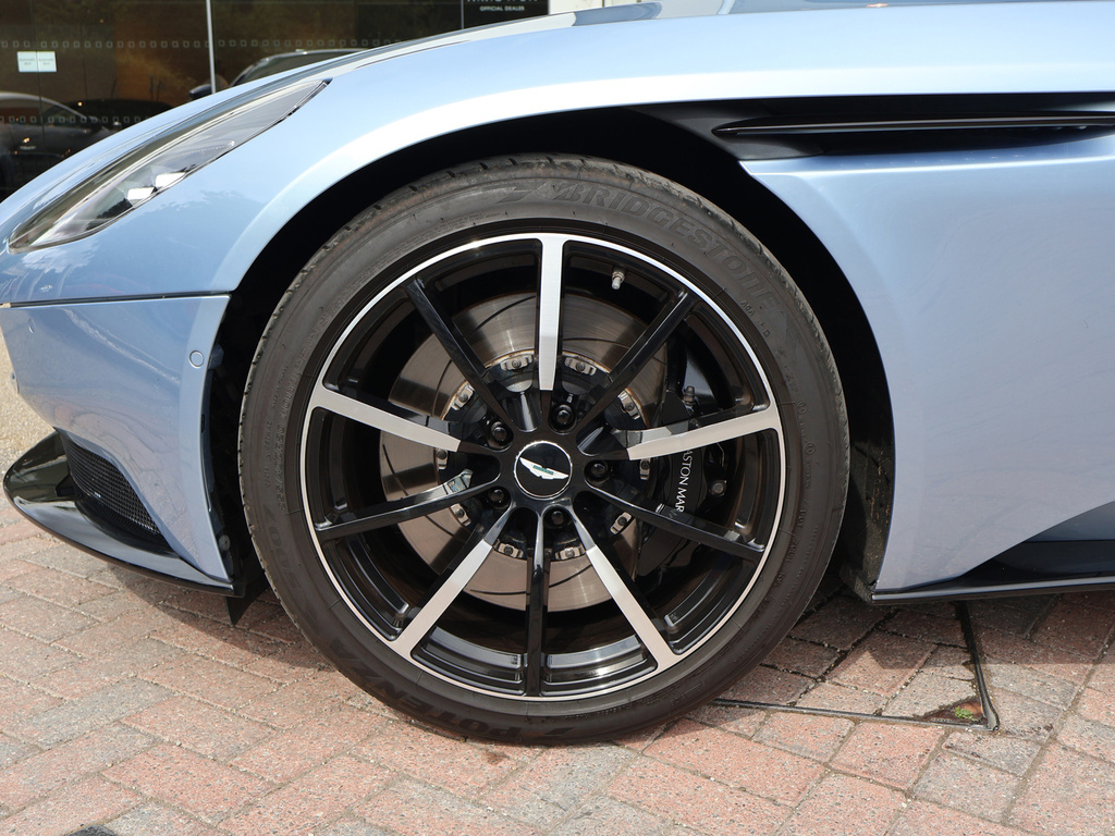 Aston Martin DB11 Coupe #5