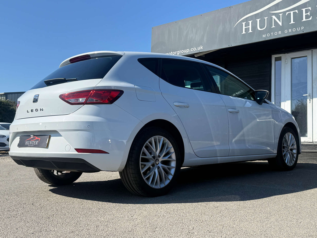 Seat Leon Se Dynamic Tsi YH68HYV White #4