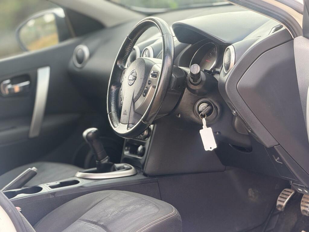 Nissan Qashqai+2 Hatchback Grey #25