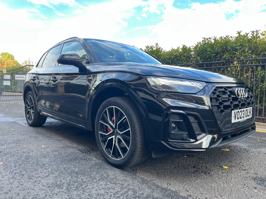 Audi Q5 2.0 Tdi 40 Edition 1 Suv S Tronic Quatt Black #3