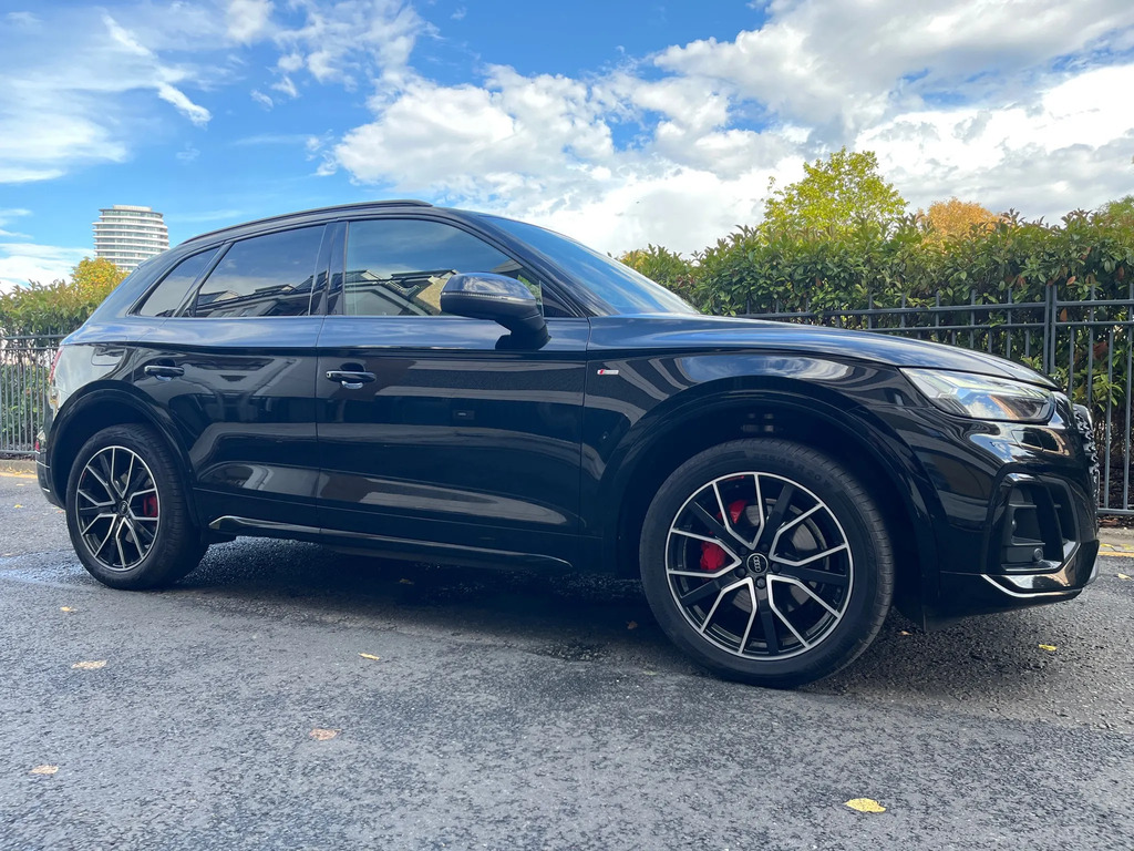 Audi Q5 2.0 Tdi 40 Edition 1 Suv S Tronic Quatt Black #4