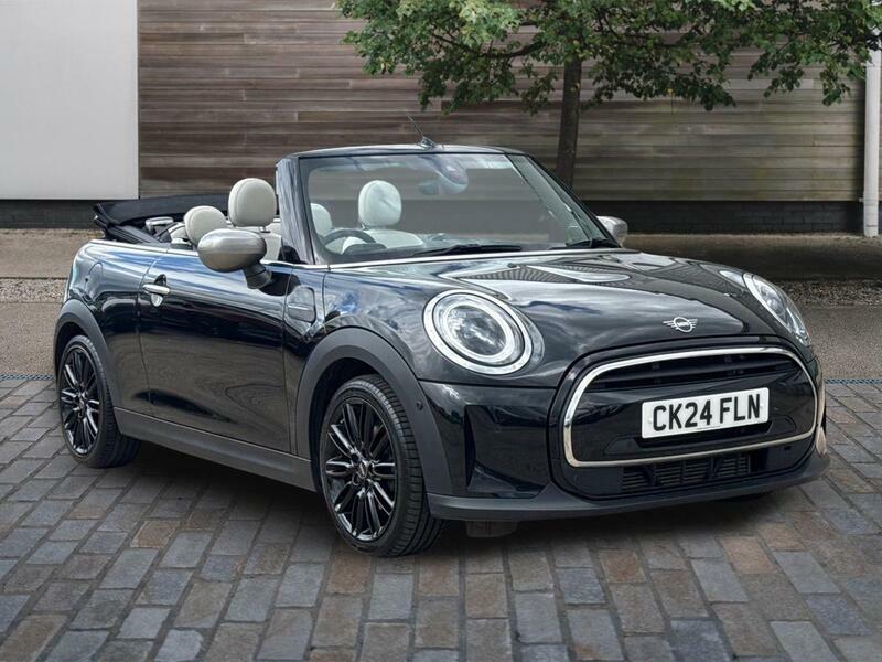 Mini Convertible 1.5 Cooper Exclusive Convertible Steptr CK24FLN Black