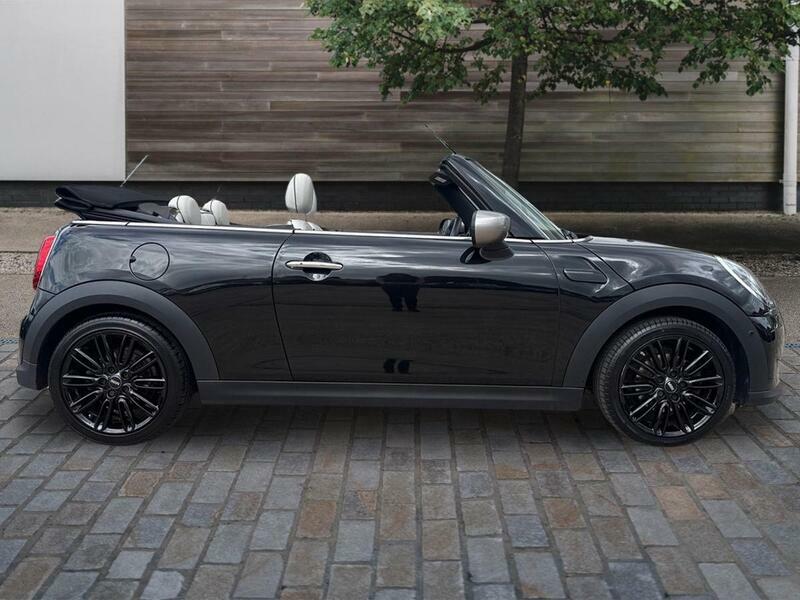 Mini Convertible 1.5 Cooper Exclusive Convertible Steptr CK24FLN Black #2