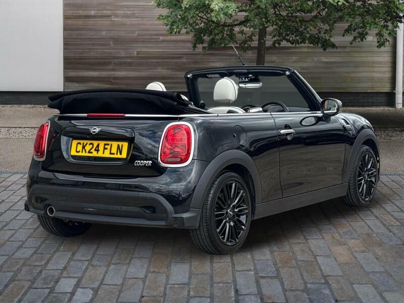 Mini Convertible 1.5 Cooper Exclusive Convertible Steptr CK24FLN Black #5