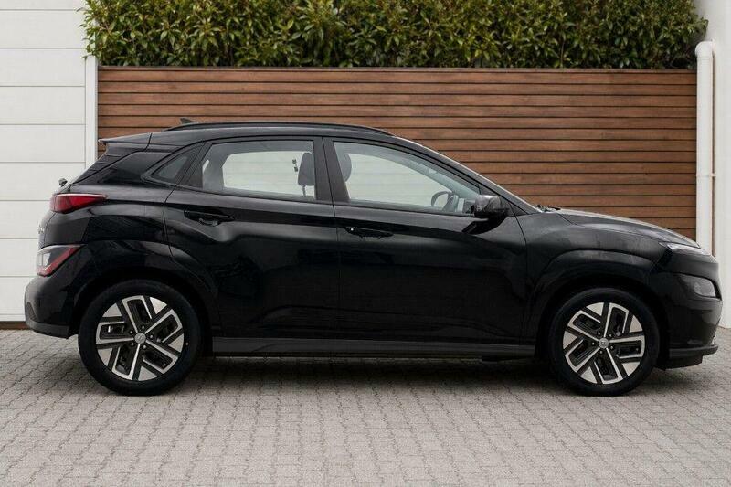 Hyundai Kona 39Kwh Se Connect Suv 10.5Kw Cha MT22MVU Black #3