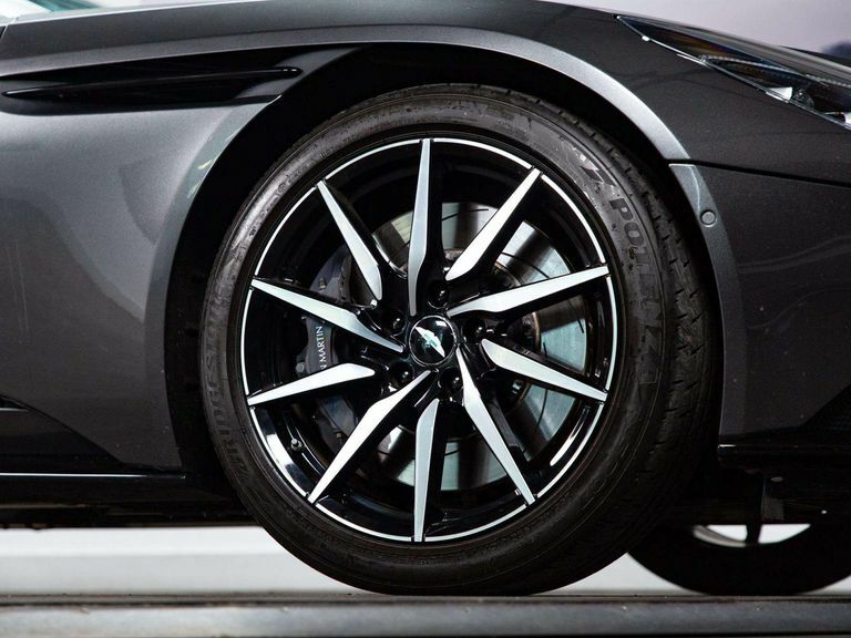 Aston Martin DB11 4L Null Silver #33