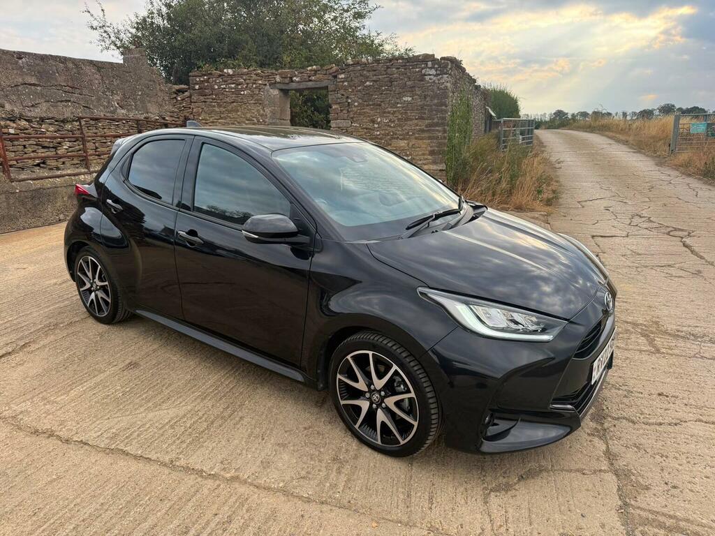 Toyota Yaris Hatchback 1.5 Vvt-h Dynamic E-cvt Euro 6 Ss Black