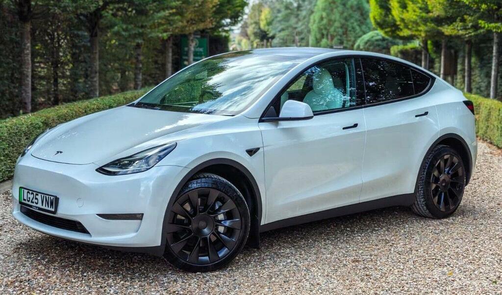Tesla Model Y Suv Dual Motor Long Range 4Wde 202525 White