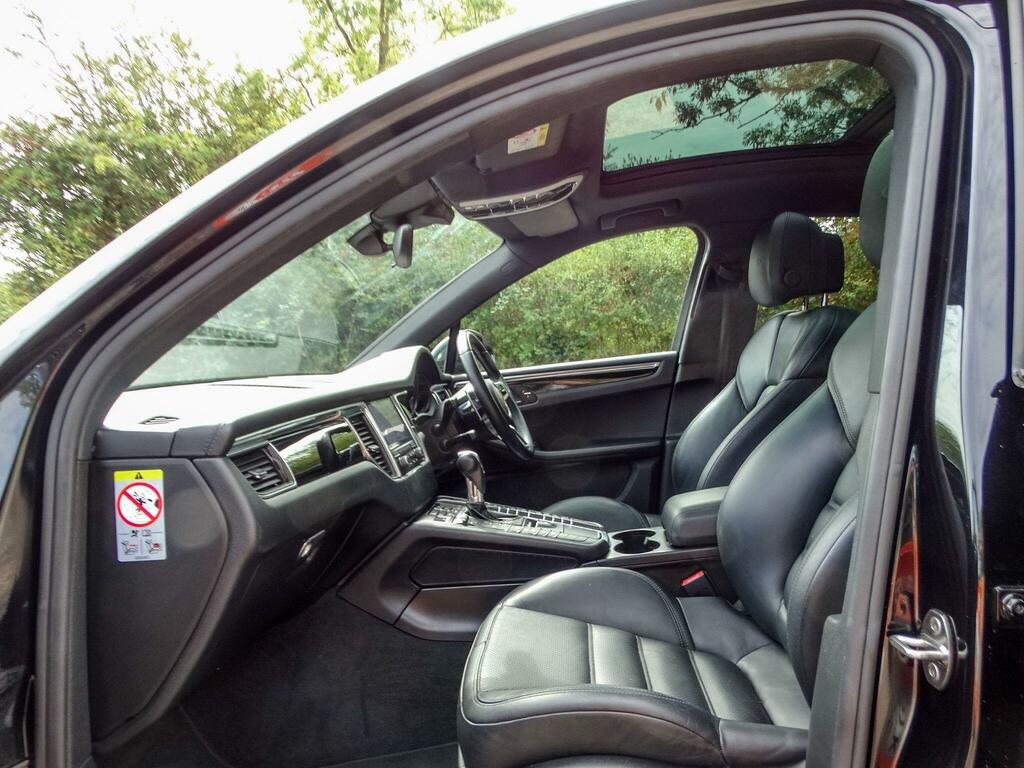 Porsche Macan Petrol RJ17MJF #3