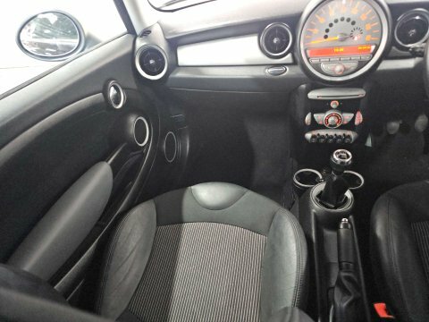 Mini Hatch White #20
