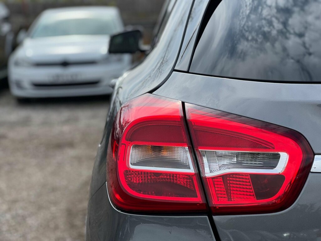 Mercedes-Benz GLA Class 2.1 Gla200d Amg Line Executive Suv Ma Red #22