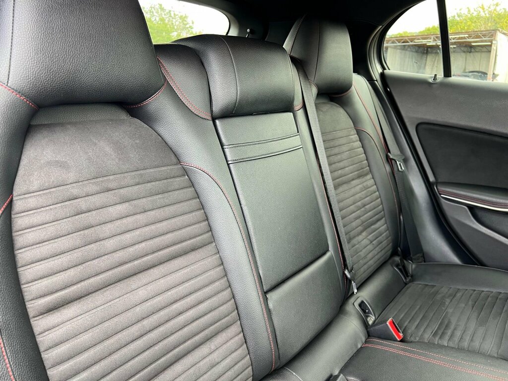 Mercedes-Benz GLA Class 2.1 Gla200d Amg Line Executive Suv Ma Red #33