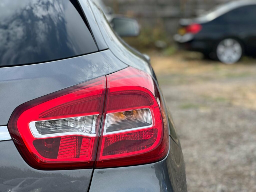 Mercedes-Benz GLA Class 2.1 Gla200d Amg Line Executive Suv Ma Red #23