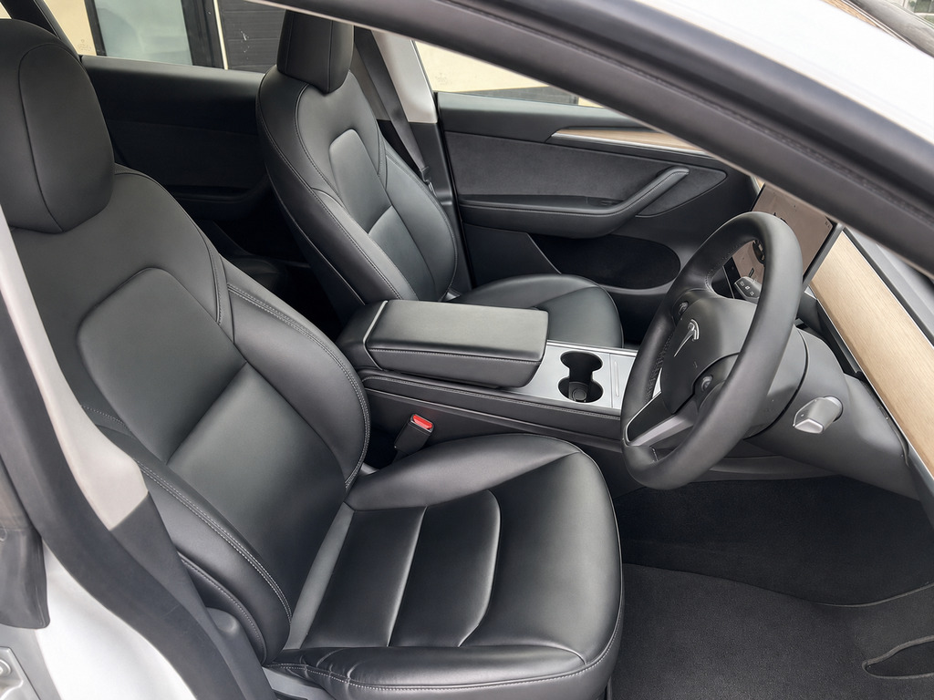 Tesla Model Y Dual Motor Long Range White #4