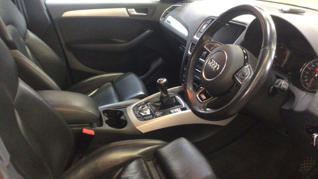 Audi Q5 Black #9