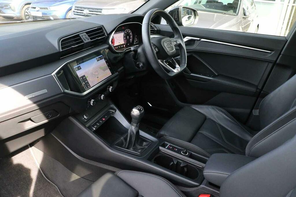Audi Q3 35 Tfsi Edition 1 SV70XNG Black #2