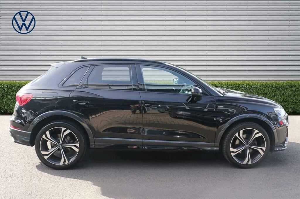 Audi Q3 35 Tfsi Edition 1 SV70XNG Black #4