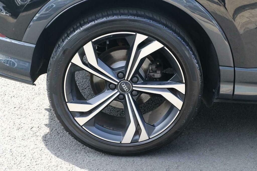 Audi Q3 35 Tfsi Edition 1 SV70XNG Black #5