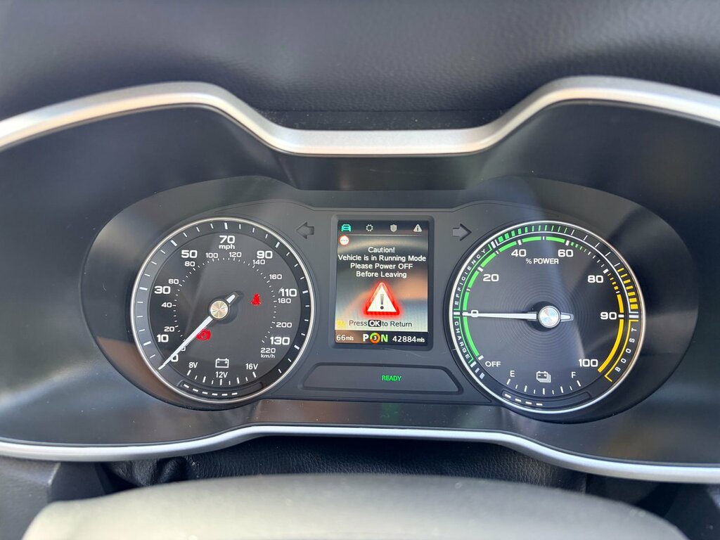 MG ZS 1.5 Vti-tech Exclusive Red #43