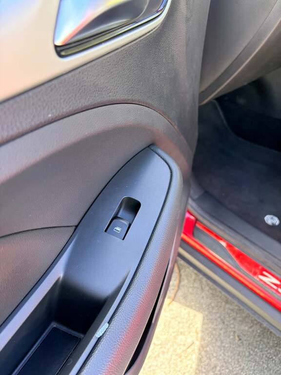 MG ZS 1.5 Vti-tech Exclusive Red #33