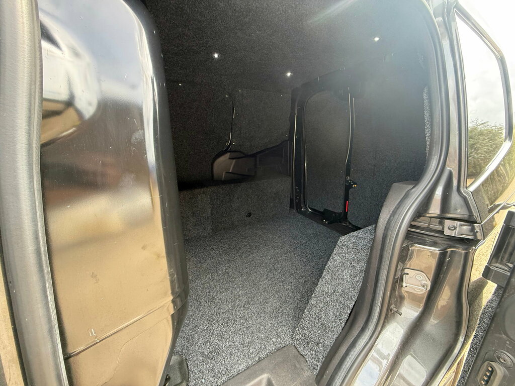 Ford Transit Courier Courier Blue #9