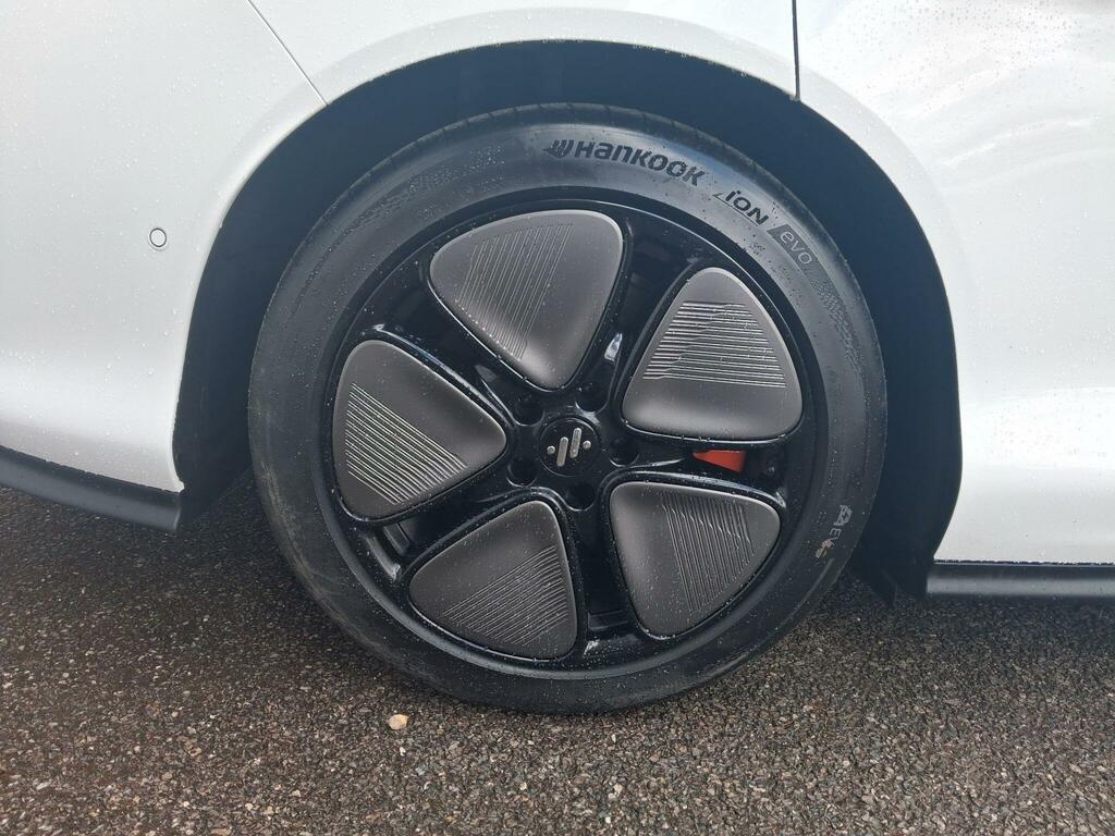 MG IM5 75Kwh Standard Range Saloon White #4