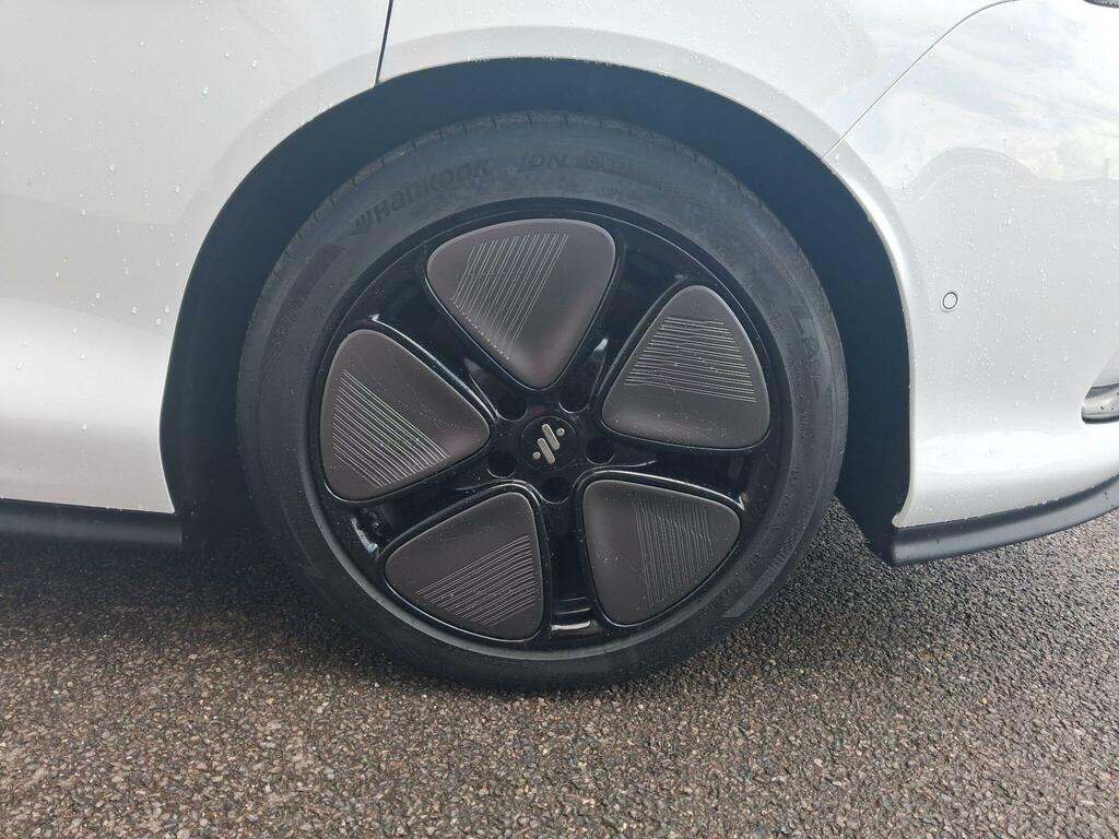 MG IM5 75Kwh Standard Range Saloon White #6