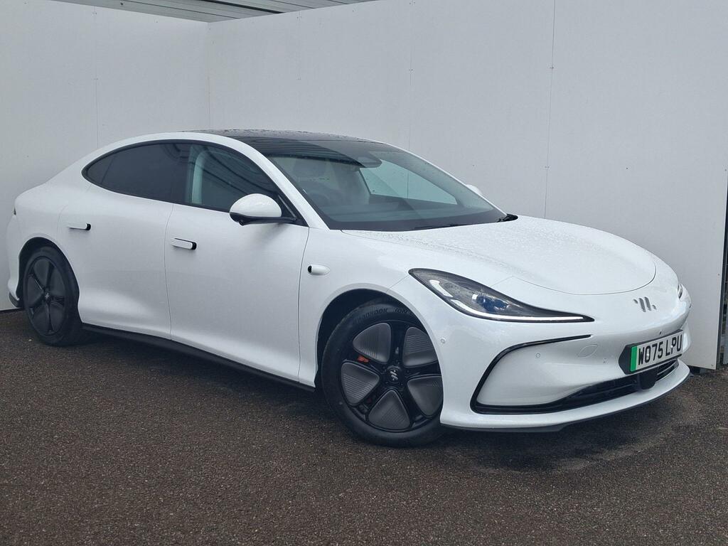 MG IM5 75Kwh Standard Range Saloon White