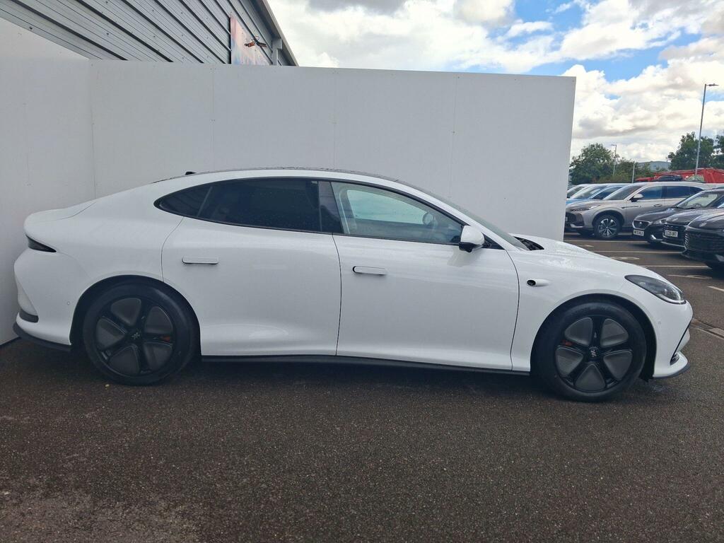 MG IM5 75Kwh Standard Range Saloon White #3