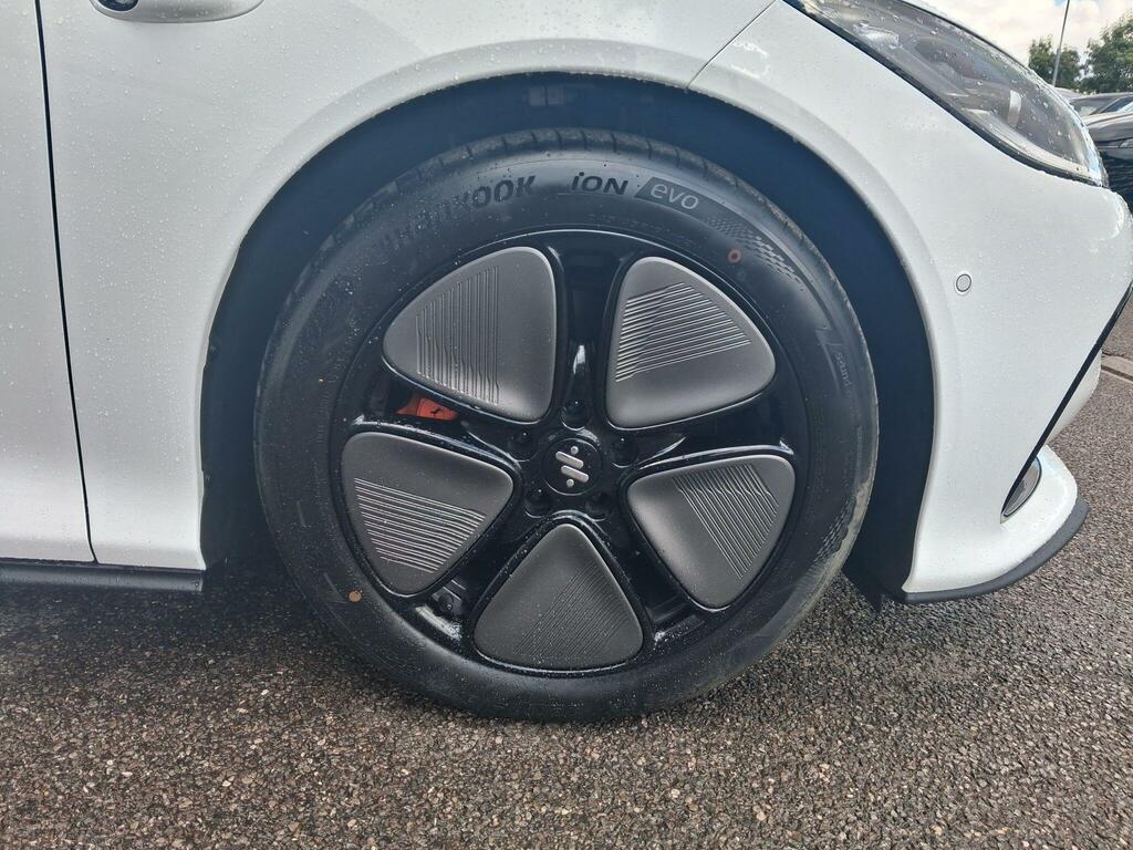 MG IM5 75Kwh Standard Range Saloon White #5