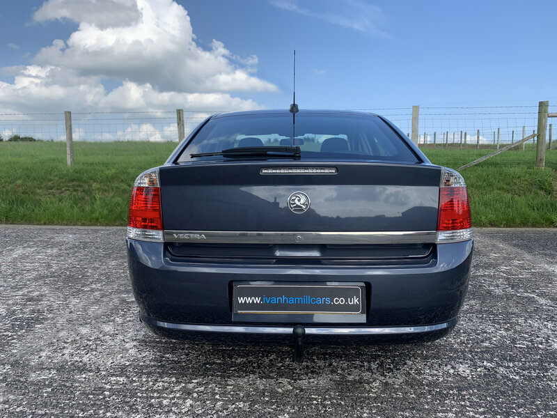 Vauxhall Vectra 1.8-Vectra-exclusive-5dr Blue #5