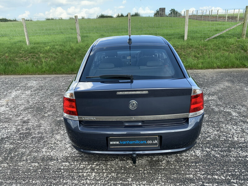 Vauxhall Vectra Blue #17