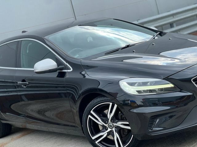 Volvo V40 2019 2.0 D3 R-design Edition Hatchback Black #4