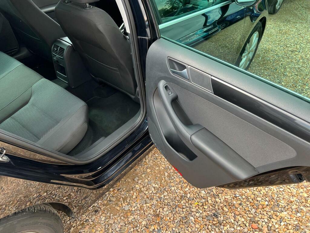 Volkswagen Jetta Black #16