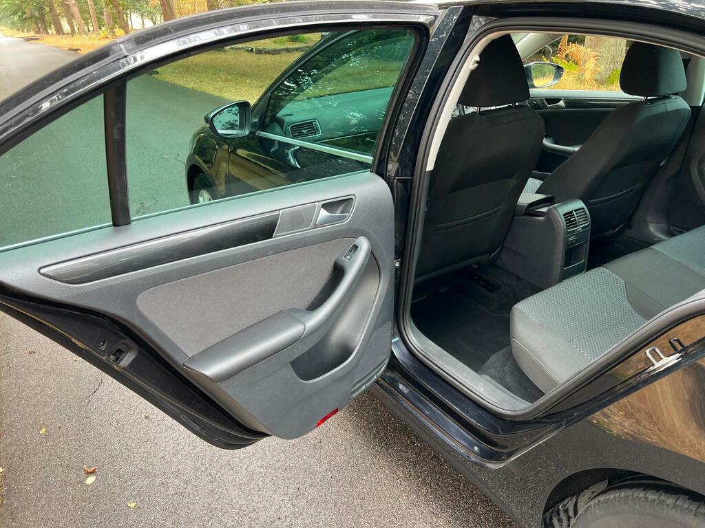Volkswagen Jetta Black #14